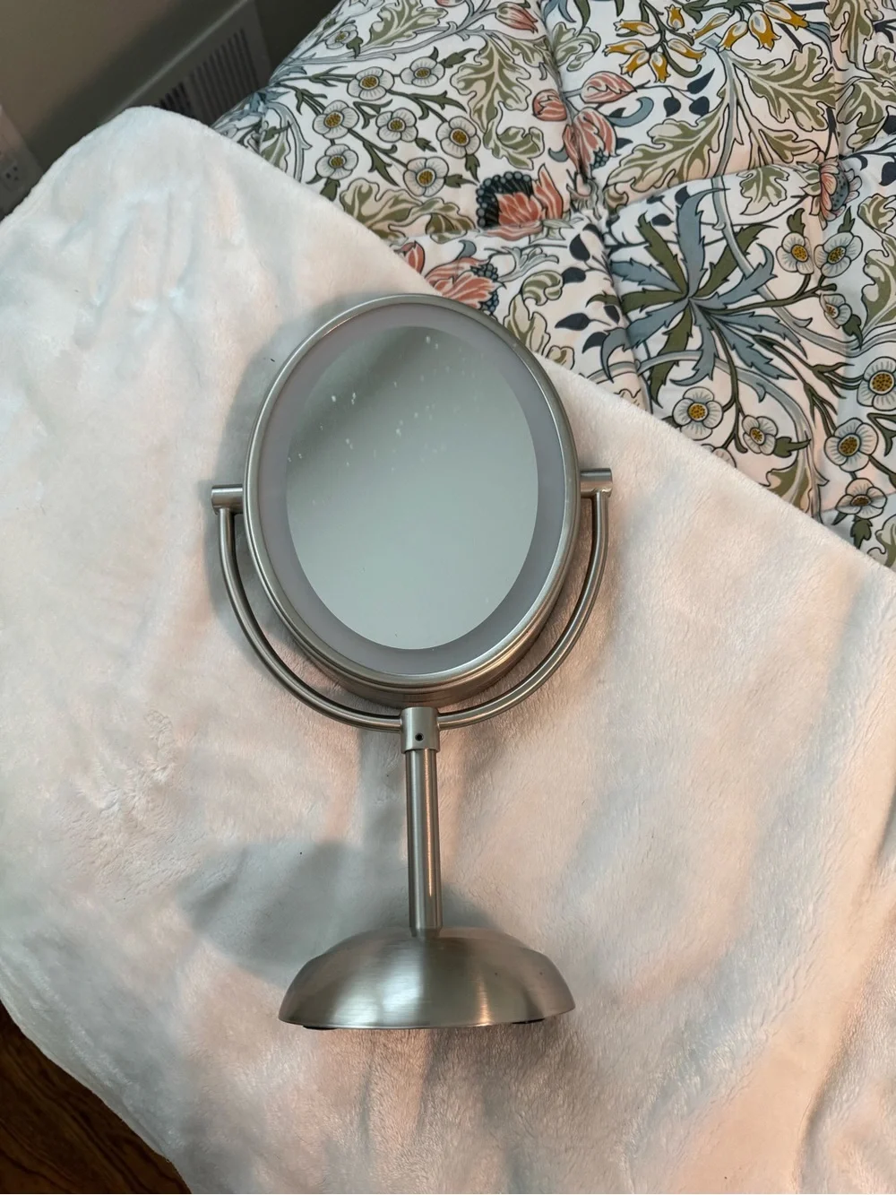 N/A compact lighted